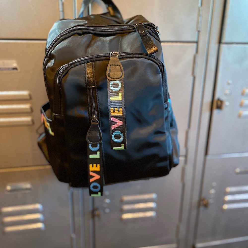 Super cute small backpack - Picture 2 of 3